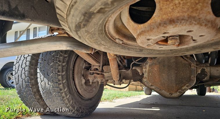 image for item DQ0251 1993 Chevrolet C3500  Crew Cab pickup truck