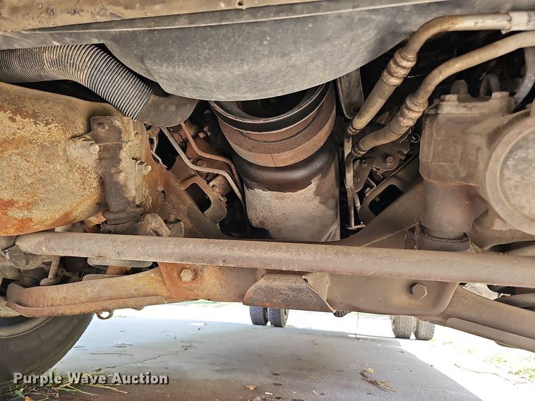 image for item DQ0251 1993 Chevrolet C3500  Crew Cab pickup truck