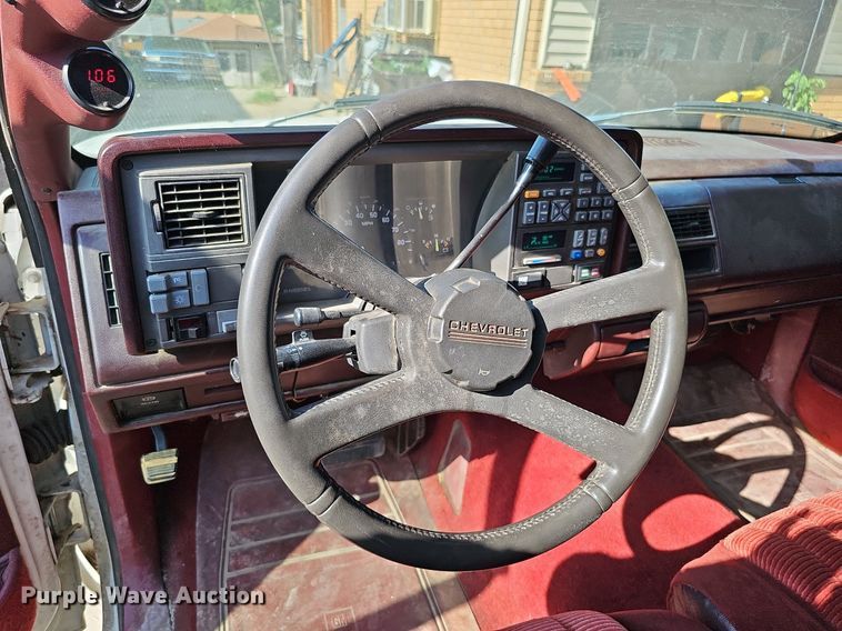 image for item DQ0251 1993 Chevrolet C3500  Crew Cab pickup truck