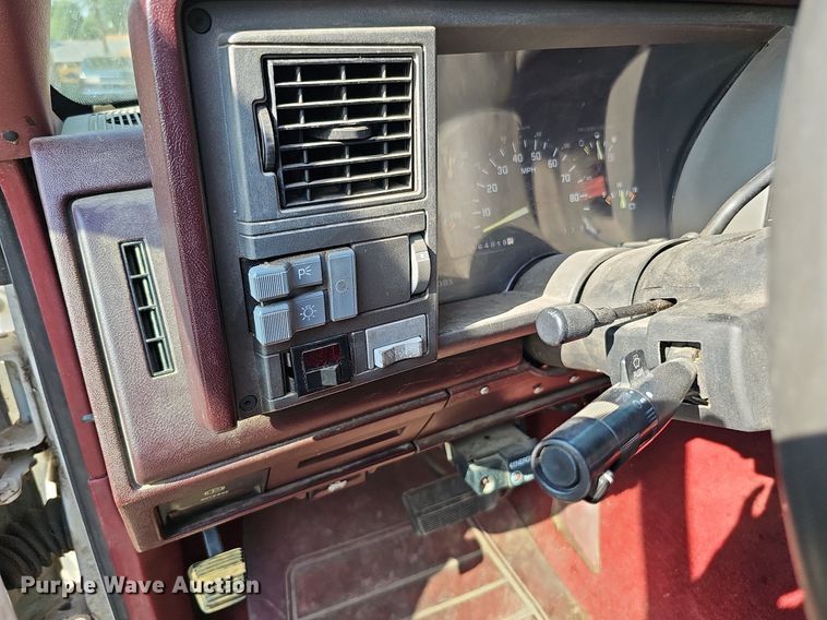 image for item DQ0251 1993 Chevrolet C3500  Crew Cab pickup truck