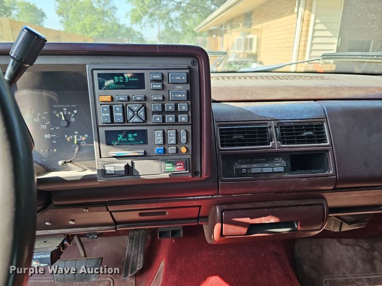 image for item DQ0251 1993 Chevrolet C3500  Crew Cab pickup truck