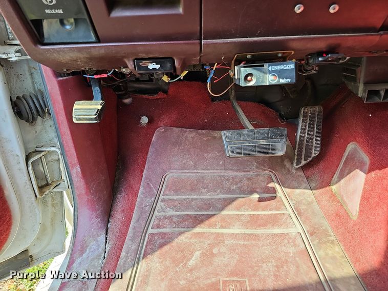 image for item DQ0251 1993 Chevrolet C3500  Crew Cab pickup truck