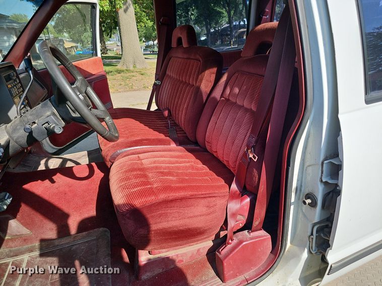 image for item DQ0251 1993 Chevrolet C3500  Crew Cab pickup truck