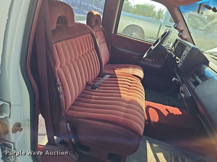 image for item DQ0251 1993 Chevrolet C3500  Crew Cab pickup truck