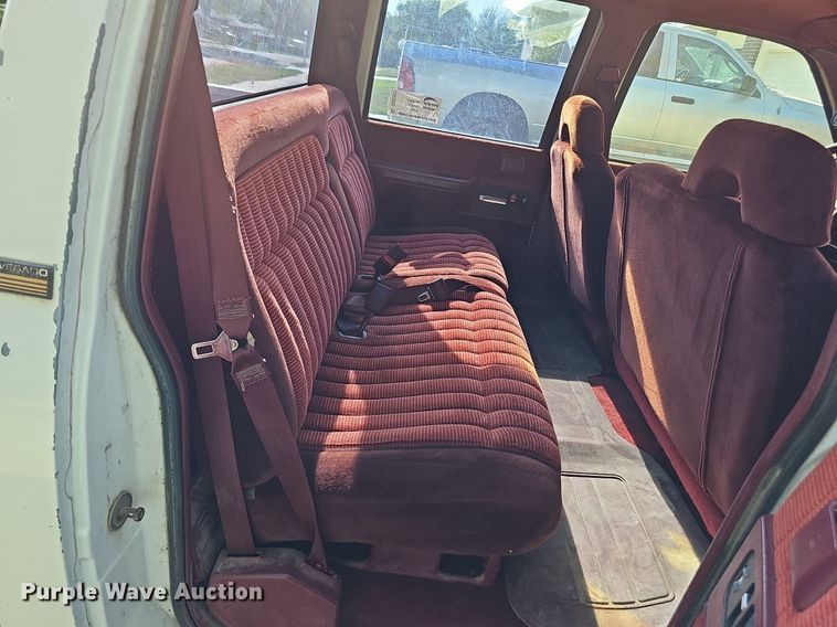 image for item DQ0251 1993 Chevrolet C3500  Crew Cab pickup truck