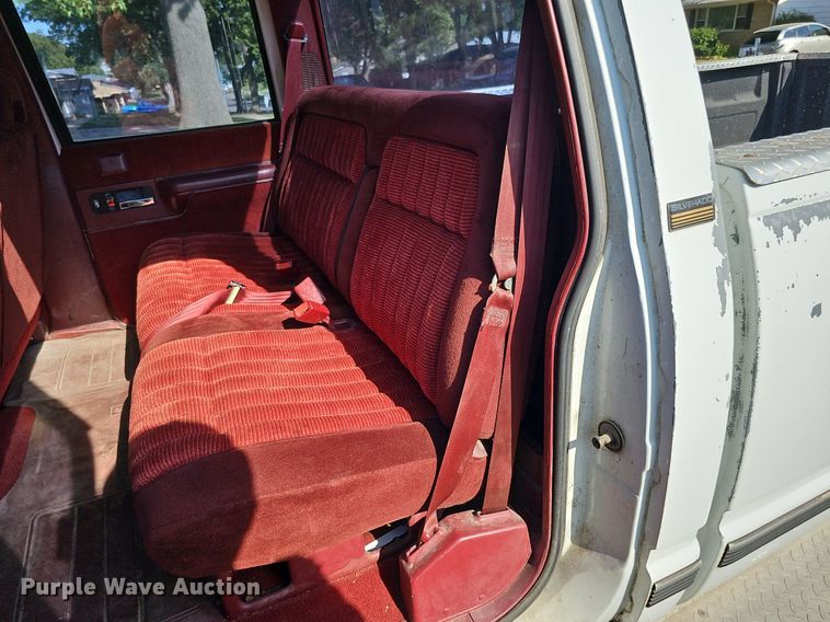 image for item DQ0251 1993 Chevrolet C3500  Crew Cab pickup truck