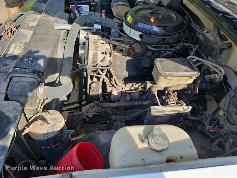 image for item DQ0251 1993 Chevrolet C3500  Crew Cab pickup truck