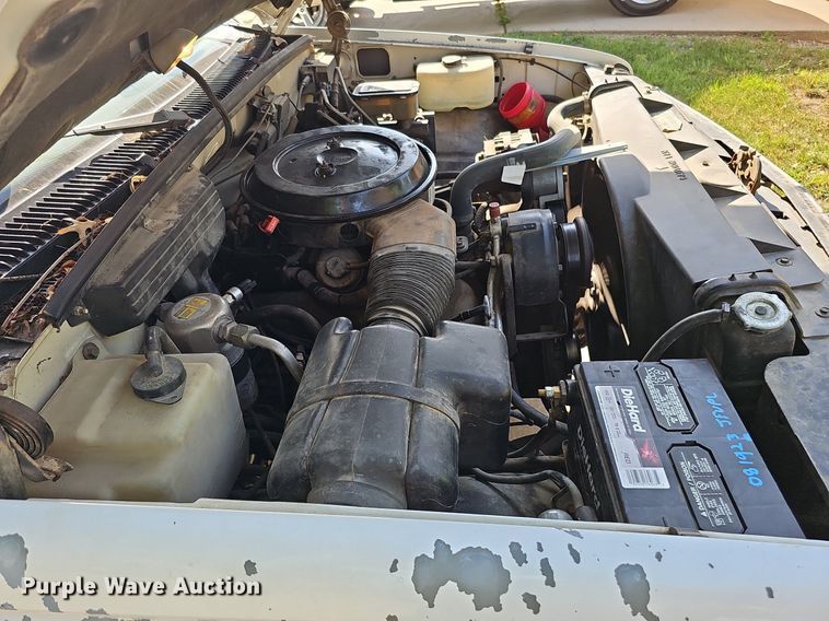 image for item DQ0251 1993 Chevrolet C3500  Crew Cab pickup truck