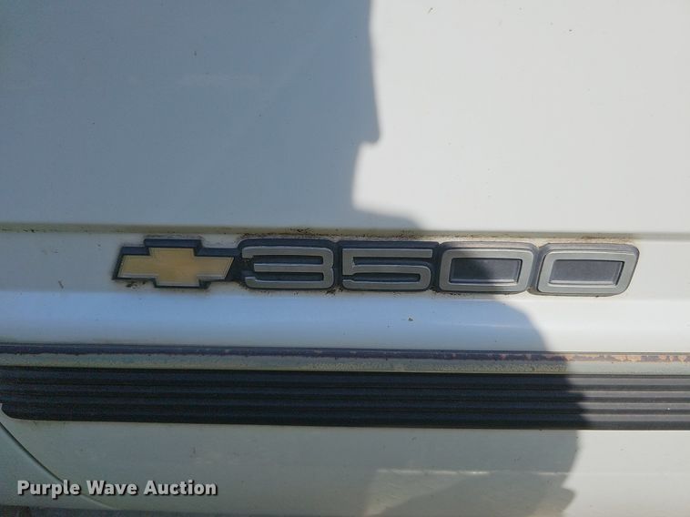 image for item DQ0251 1993 Chevrolet C3500  Crew Cab pickup truck