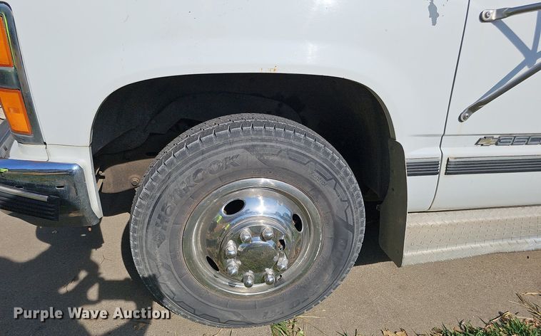 image for item DQ0251 1993 Chevrolet C3500  Crew Cab pickup truck