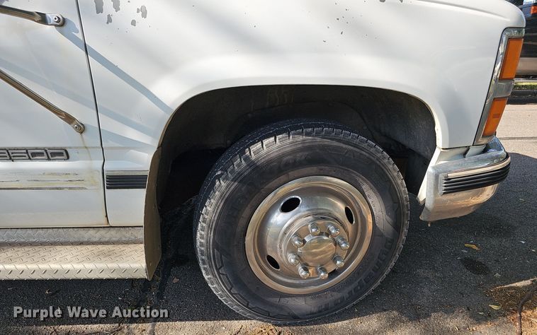 image for item DQ0251 1993 Chevrolet C3500  Crew Cab pickup truck