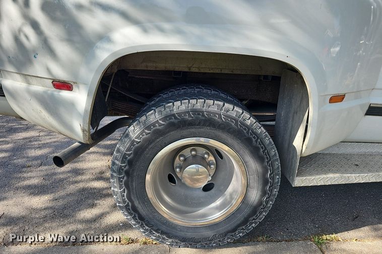 image for item DQ0251 1993 Chevrolet C3500  Crew Cab pickup truck