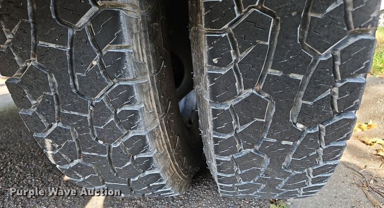 image for item DQ0251 1993 Chevrolet C3500  Crew Cab pickup truck