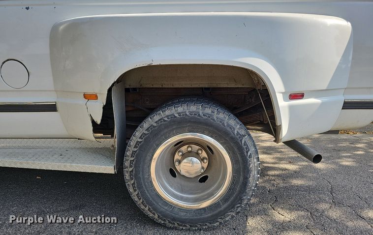 image for item DQ0251 1993 Chevrolet C3500  Crew Cab pickup truck