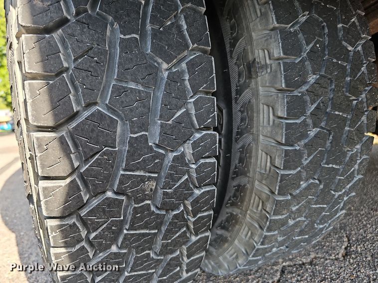 image for item DQ0251 1993 Chevrolet C3500  Crew Cab pickup truck