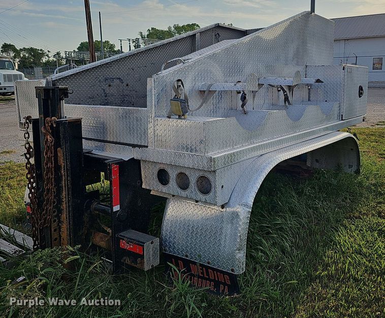 image for item DQ0253 2015 JD Welding & Sandblasting LLC  mobile home toter bed