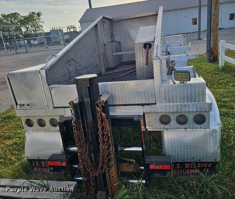 image for item DQ0253 2015 JD Welding & Sandblasting LLC  mobile home toter bed