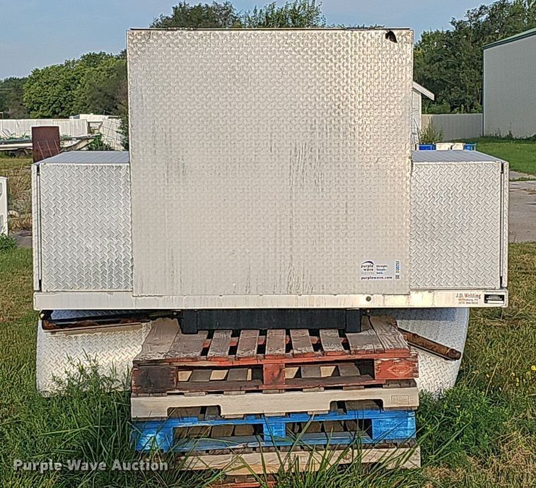 image for item DQ0253 2015 JD Welding & Sandblasting LLC  mobile home toter bed