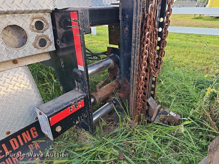 image for item DQ0253 2015 JD Welding & Sandblasting LLC  mobile home toter bed