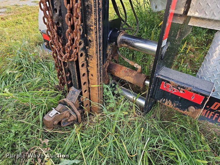 image for item DQ0253 2015 JD Welding & Sandblasting LLC  mobile home toter bed