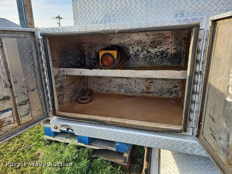 image for item DQ0253 2015 JD Welding & Sandblasting LLC  mobile home toter bed