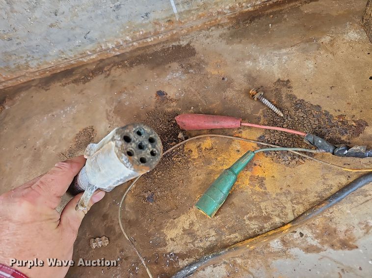 image for item DQ0253 2015 JD Welding & Sandblasting LLC  mobile home toter bed