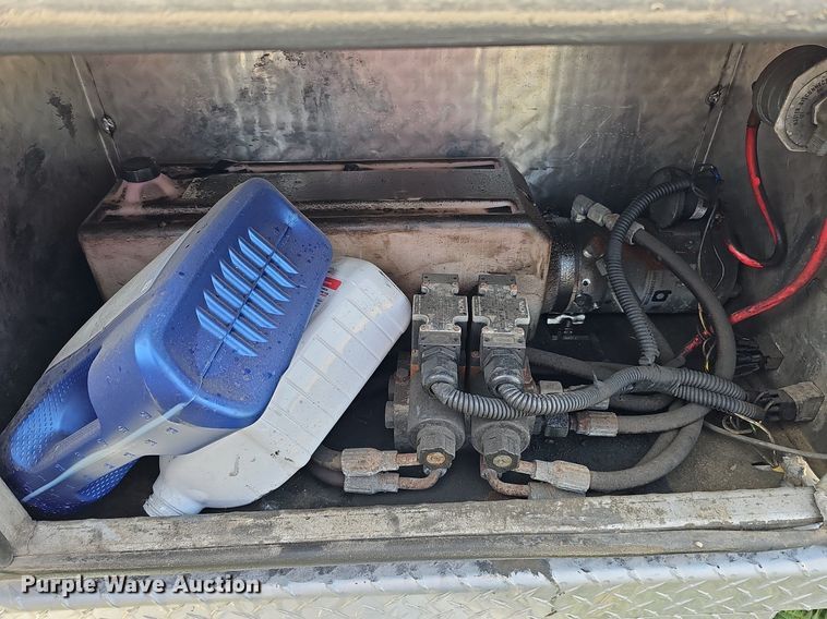 image for item DQ0253 2015 JD Welding & Sandblasting LLC  mobile home toter bed