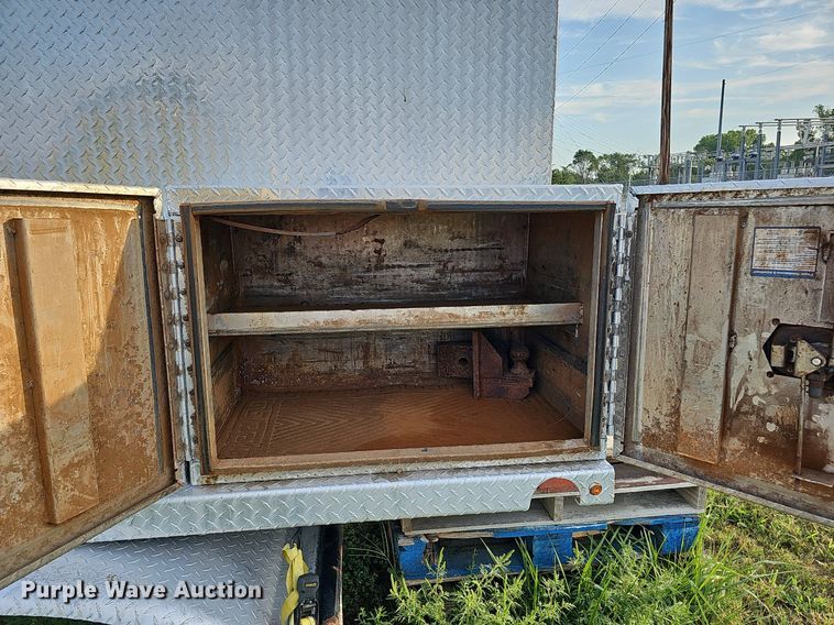 image for item DQ0253 2015 JD Welding & Sandblasting LLC  mobile home toter bed