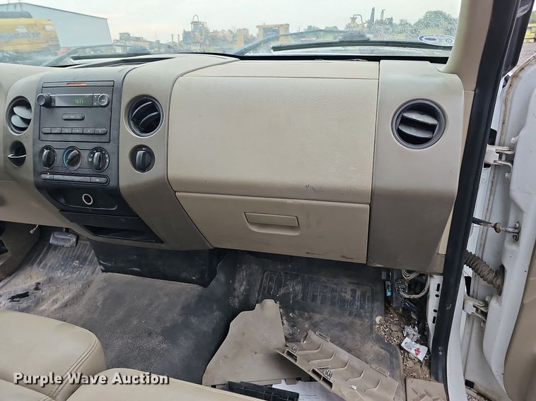 image for item DQ0261 2006 Ford F150  SuperCap pickup truck