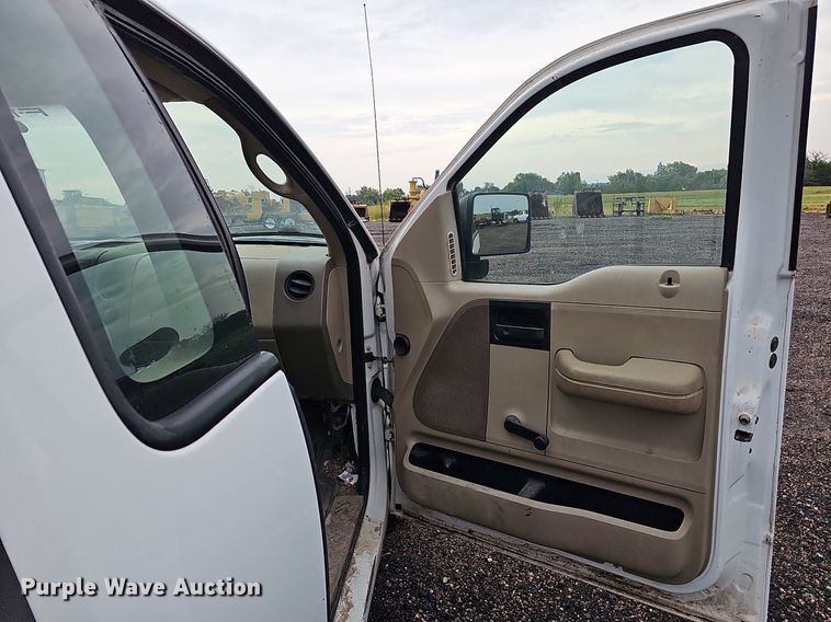 image for item DQ0261 2006 Ford F150  SuperCap pickup truck