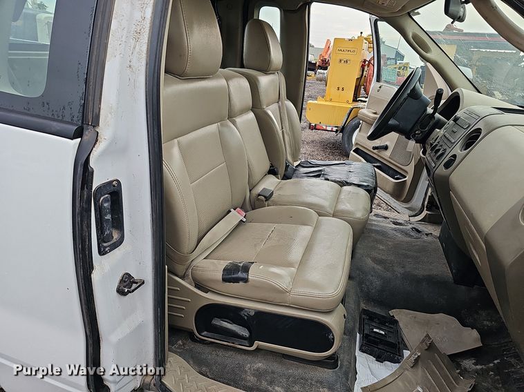 image for item DQ0261 2006 Ford F150  SuperCap pickup truck