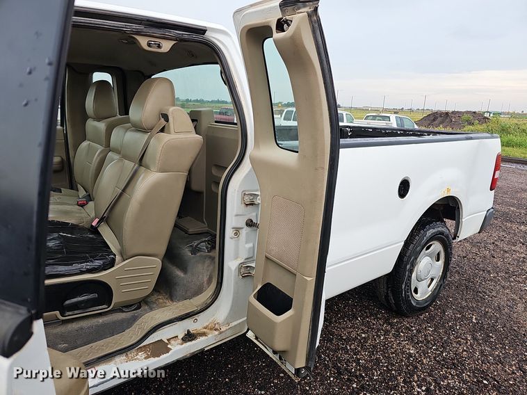 image for item DQ0261 2006 Ford F150  SuperCap pickup truck