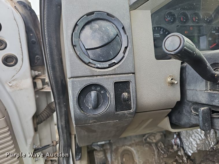 image for item DQ0262 2008 Ford F250 Super Duty  Crew Cab pickup truck