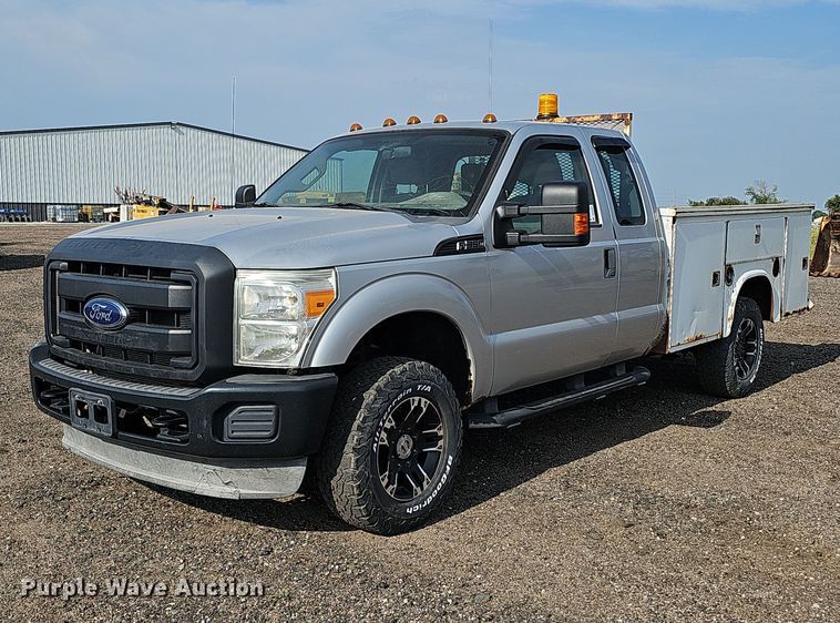 image for item DQ0263 2011 Ford  F350 Super Duty  SuperCab utility bed pickup truck