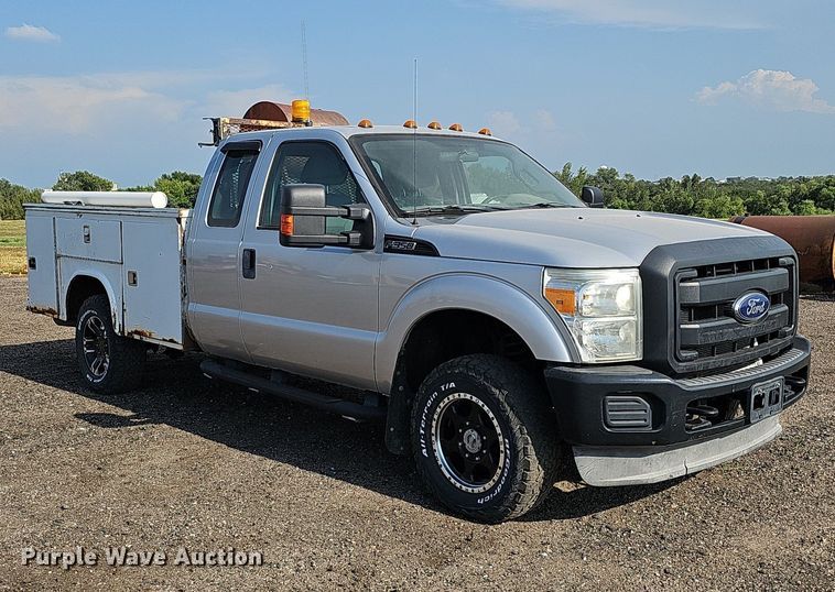 image for item DQ0263 2011 Ford  F350 Super Duty  SuperCab utility bed pickup truck