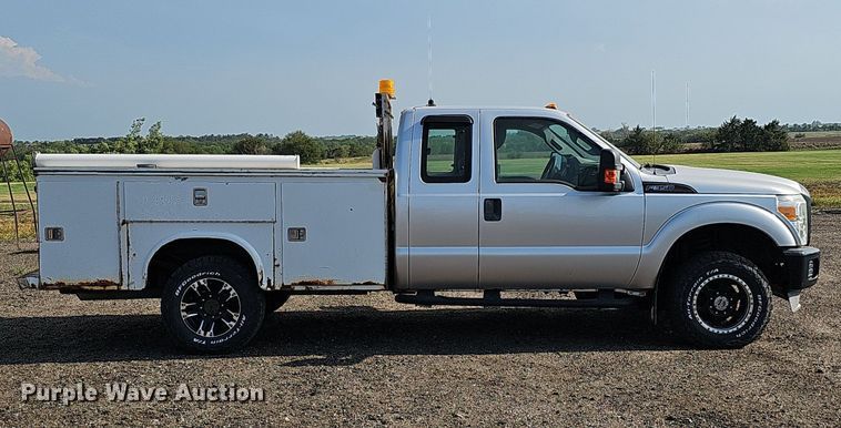image for item DQ0263 2011 Ford  F350 Super Duty  SuperCab utility bed pickup truck