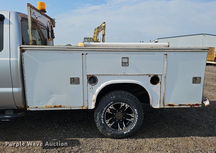 image for item DQ0263 2011 Ford  F350 Super Duty  SuperCab utility bed pickup truck
