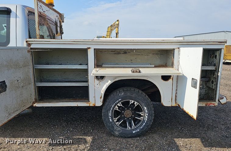 image for item DQ0263 2011 Ford  F350 Super Duty  SuperCab utility bed pickup truck