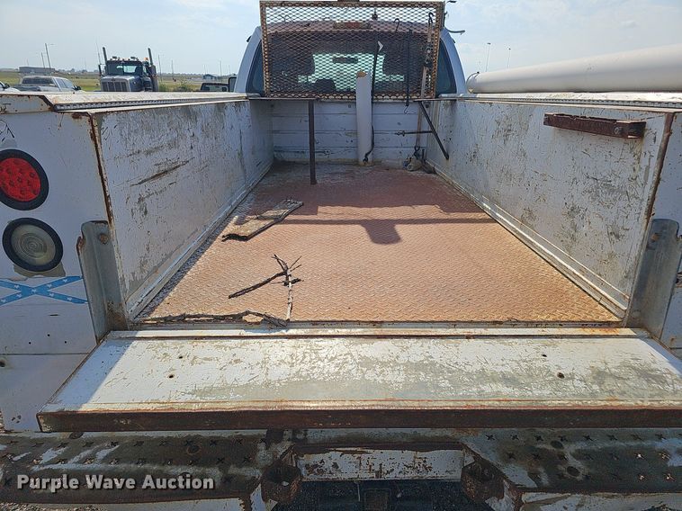 image for item DQ0263 2011 Ford  F350 Super Duty  SuperCab utility bed pickup truck