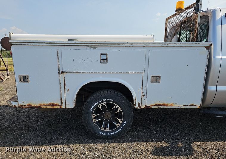 image for item DQ0263 2011 Ford  F350 Super Duty  SuperCab utility bed pickup truck