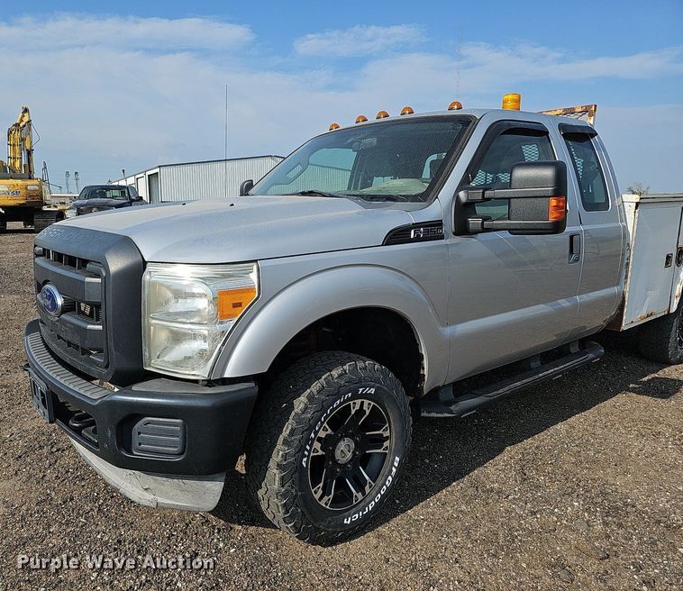 image for item DQ0263 2011 Ford  F350 Super Duty  SuperCab utility bed pickup truck