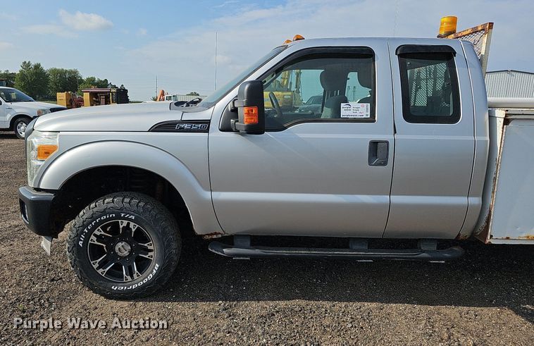 image for item DQ0263 2011 Ford  F350 Super Duty  SuperCab utility bed pickup truck