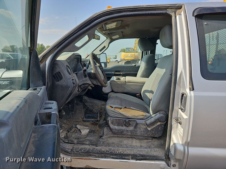 image for item DQ0263 2011 Ford  F350 Super Duty  SuperCab utility bed pickup truck