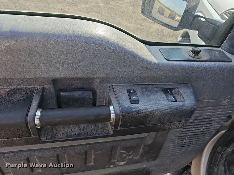 image for item DQ0263 2011 Ford  F350 Super Duty  SuperCab utility bed pickup truck