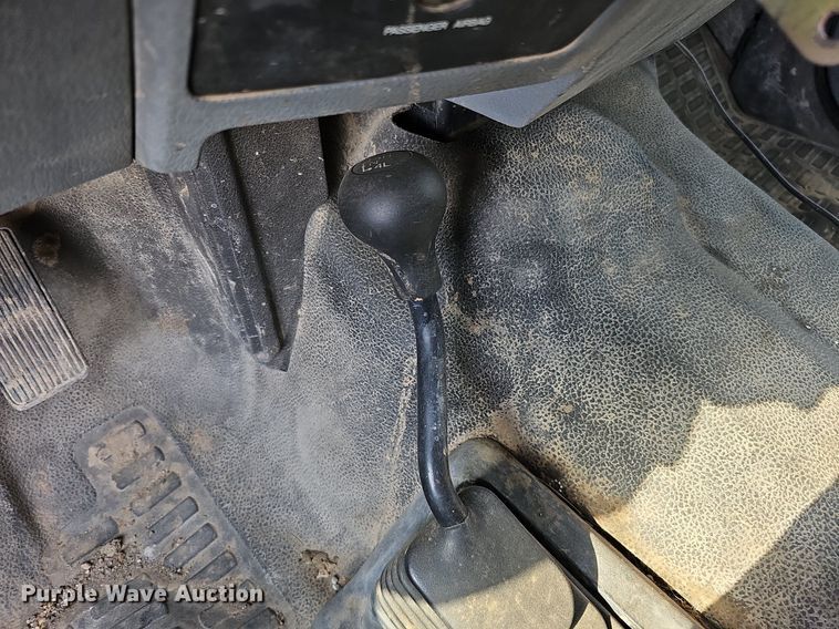 image for item DQ0263 2011 Ford  F350 Super Duty  SuperCab utility bed pickup truck