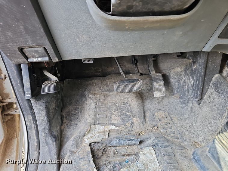 image for item DQ0263 2011 Ford  F350 Super Duty  SuperCab utility bed pickup truck