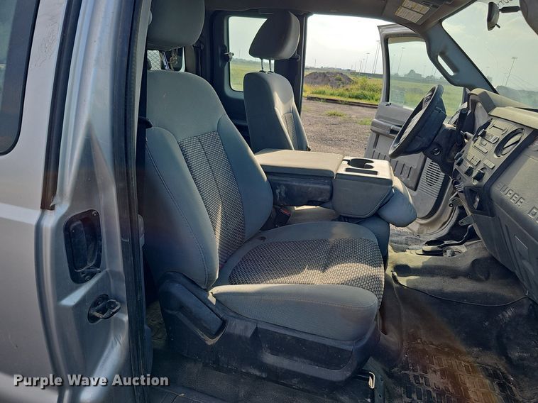 image for item DQ0263 2011 Ford  F350 Super Duty  SuperCab utility bed pickup truck