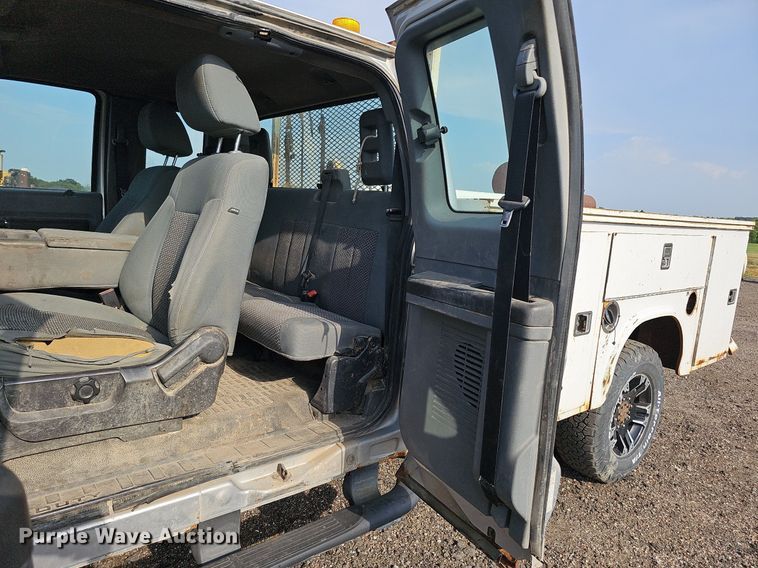 image for item DQ0263 2011 Ford  F350 Super Duty  SuperCab utility bed pickup truck