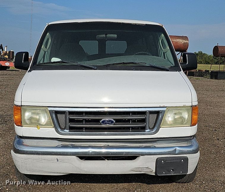 image for item DQ0264 2004 Ford E150 XLT  van