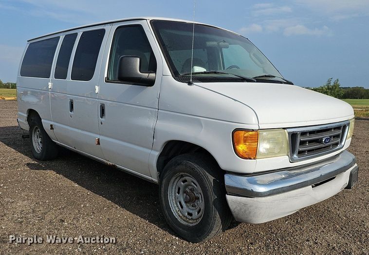image for item DQ0264 2004 Ford E150 XLT  van